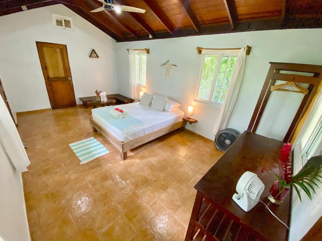 Bird Island Bungalows Bocas del Toro Exterior photo